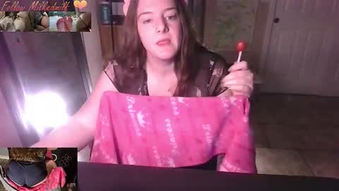 Snapshot of milkedmilf chatting on November 5, 2025, 6:35 am milkedmilf online show from November 5, 2025, 6:35 am