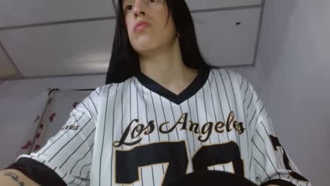 Snapshot of milker_amira chatting on December 21, 2024, 5:40 pm Amira online show from December 21, 2024, 5:40 pm