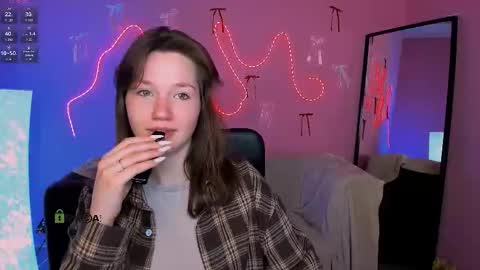 Snapshot of milki_wey chatting on March 13, 2026, 8:26 pm Mila online show from March 13, 2026, 8:26 pm