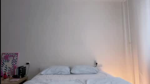 milky__way_ online show from April 25, 2026, 1:41 pm