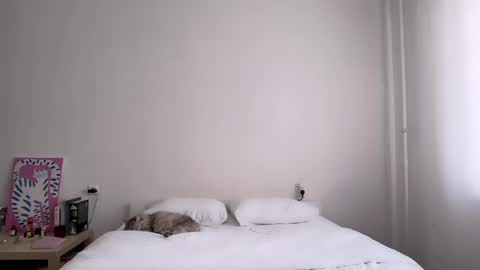 milky__way_ online show from May 1, 2026, 1:37 pm