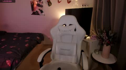 Lisa online show from December 25, 2024, 11:11 am