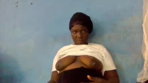 Snapshot of milkyebony254 chatting on September 17, 2025, 8:05 am milkyebony254 online show from September 17, 2025, 8:05 am