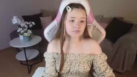 Snapshot of milkyshowproject chatting on November 8, 2025, 4:51 pm Ula online show from November 8, 2025, 4:51 pm