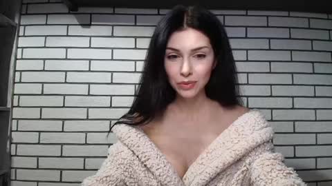 milla bella online show from December 5, 2025, 7:32 pm