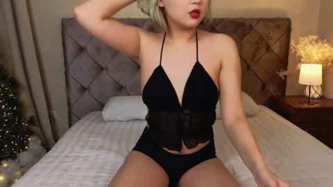 Snapshot of milla_waves chatting on December 13, 2024, 4:38 pm Milla or just Mi online show from December 13, 2024, 4:38 pm