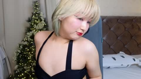 Snapshot of milla_waves chatting on December 24, 2024, 5:44 pm Milla or just Mi online show from December 24, 2024, 5:44 pm