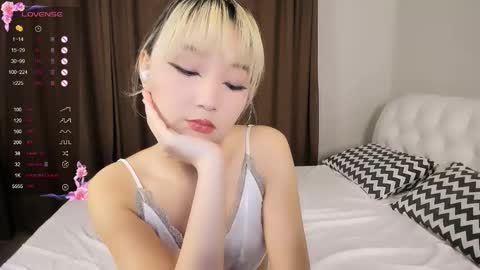 Snapshot of milla_waves chatting on November 15, 2025, 12:56 pm Milla or just Mi online show from November 15, 2025, 12:56 pm