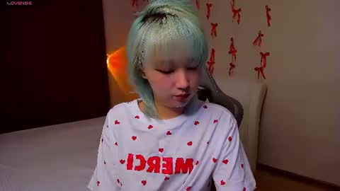Snapshot of milla_waves chatting on July 18, 2026, 12:53 pm Milla or just Mi online show from July 18, 2026, 12:53 pm