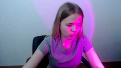 millaloveli online show from March 25, 2026, 8:09 am