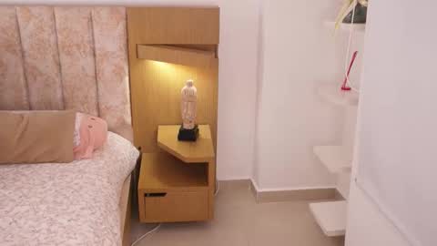 erika rf99 online show from October 16, 2025, 12:00 am