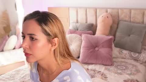 erika rf99 online show from March 5, 2026, 4:08 am