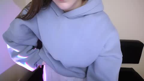 Snapshot of millasamsd chatting on November 20, 2025, 9:31 am Milla online show from November 20, 2025, 9:31 am