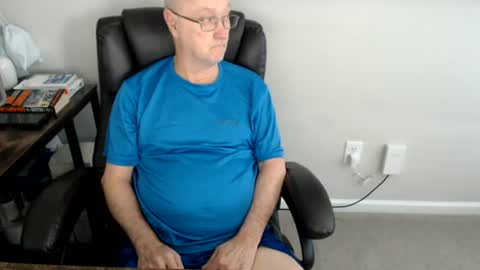 Snapshot of millenium0129 chatting on July 2, 2026, 4:24 pm millenium0129 online show from July 2, 2026, 4:24 pm