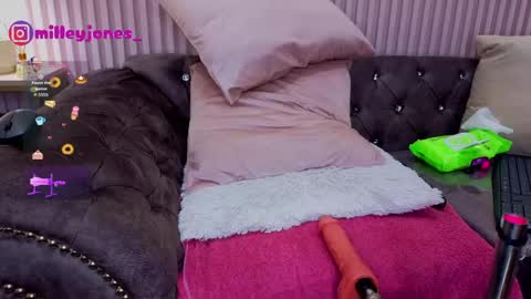 milleyjones_ online show from April 25, 2026, 1:41 pm