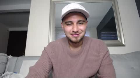 Snapshot of milostructor chatting on March 2, 2025, 11:18 am miloslove online show from March 2, 2025, 11:18 am