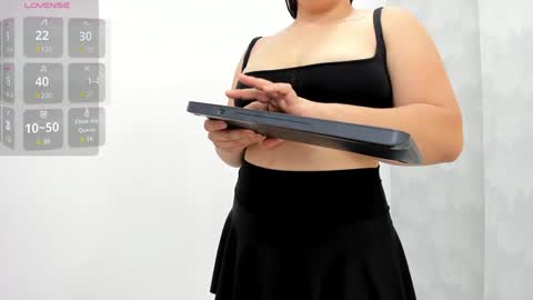 Snapshot of milu_gomez chatting on February 4, 2025, 7:55 pm Milu Gomez online show from February 4, 2025, 7:55 pm