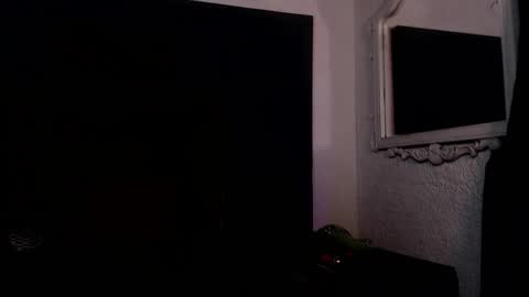 Milu Wallace  online show from January 17, 2026, 7:39 pm