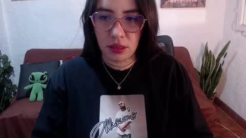 Milu Wallace  online show from March 7, 2026, 11:02 pm