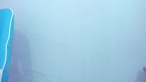 Snapshot of miluuu18 chatting on January 5, 2025, 3:32 am Miluu online show from January 5, 2025, 3:32 am