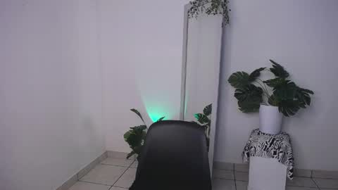 Snapshot of mily_ortiz chatting on May 11, 2026, 4:04 pm Mily Ortiz online show from May 11, 2026, 4:04 pm