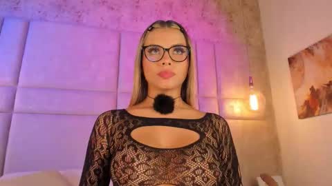 Snapshot of milyy_vermont chatting on November 5, 2025, 7:36 pm Milyy online show from November 5, 2025, 7:36 pm