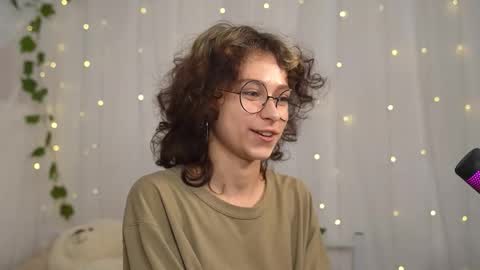 Snapshot of mimilicks chatting on September 19, 2025, 9:00 am IRIS online show from September 19, 2025, 9:00 am