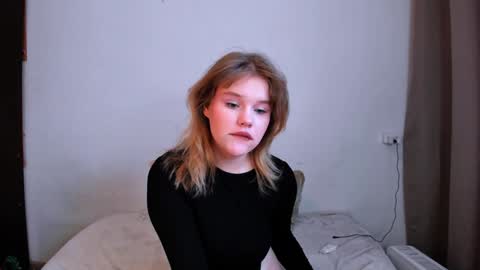 Snapshot of mina27372 chatting on January 7, 2025, 4:29 am hi Im Mina online show from January 7, 2025, 4:29 am