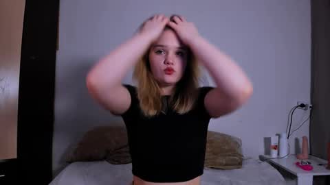 Snapshot of mina27372 chatting on February 10, 2025, 1:14 am hi Im Mina online show from February 10, 2025, 1:14 am