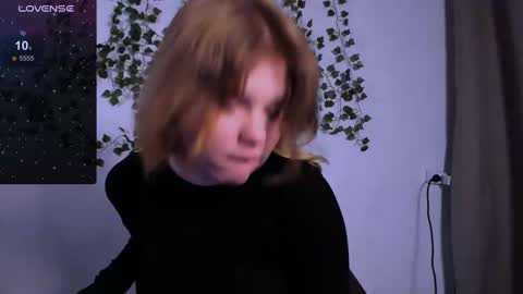 Snapshot of mina27372 chatting on February 19, 2025, 12:33 pm hi Im Mina online show from February 19, 2025, 12:33 pm