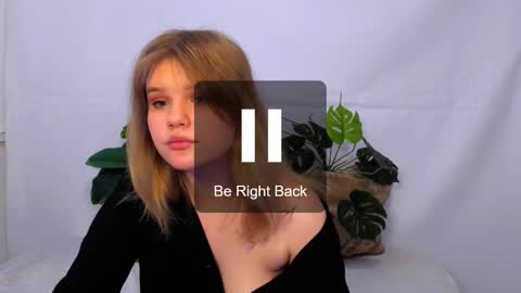 Snapshot of mina27372 chatting on March 1, 2025, 4:37 am hi Im Mina online show from March 1, 2025, 4:37 am