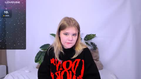 Snapshot of mina27372 chatting on March 4, 2025, 4:49 am hi Im Mina online show from March 4, 2025, 4:49 am