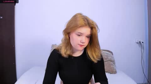 Snapshot of mina27372 chatting on September 13, 2025, 7:30 am hi Im Mina online show from September 13, 2025, 7:30 am