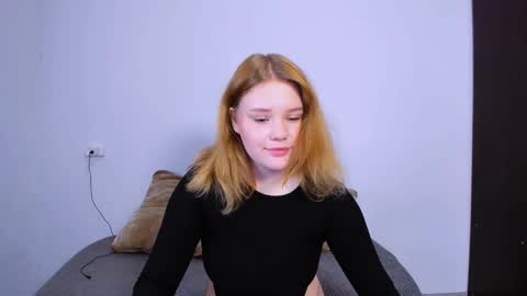 Snapshot of mina27372 chatting on October 13, 2025, 10:32 pm hi Im Mina online show from October 13, 2025, 10:32 pm