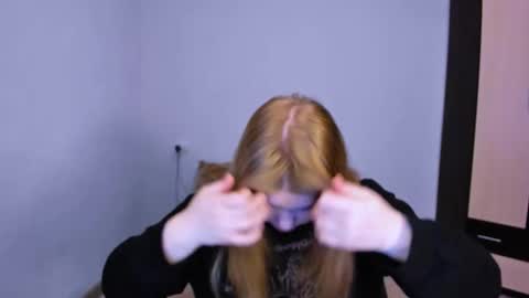 Snapshot of mina27372 chatting on November 27, 2025, 1:51 am hi Im Mina online show from November 27, 2025, 1:51 am