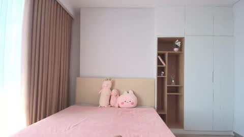 Mina online show from May 3, 2026, 2:28 am