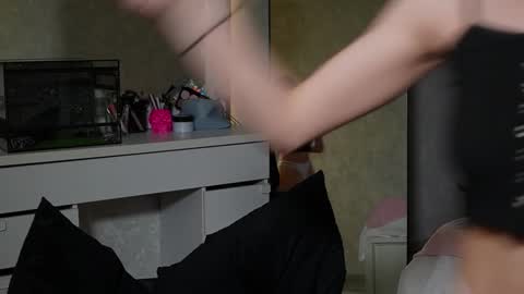 Snapshot of mindlure chatting on March 5, 2026, 3:13 am Emily online show from March 5, 2026, 3:13 am