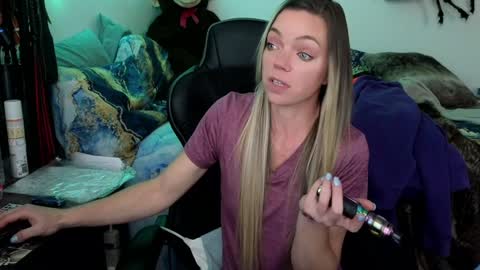 Snapshot of mindymars chatting on February 3, 2025, 7:31 pm Mindy Mars online show from February 3, 2025, 7:31 pm