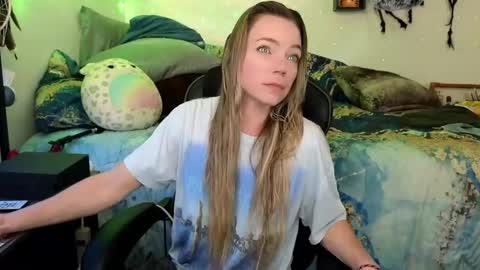 Snapshot of mindymars chatting on February 24, 2025, 4:36 pm Mindy Mars online show from February 24, 2025, 4:36 pm