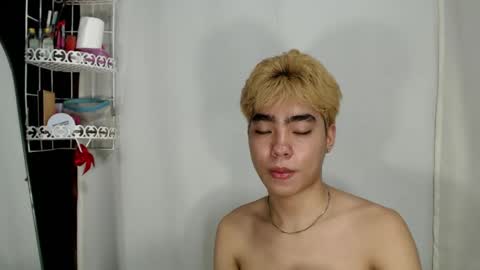 mingkla_man online show from May 6, 2026, 6:46 pm