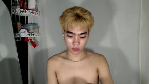 mingkla_man online show from May 7, 2026, 11:43 pm