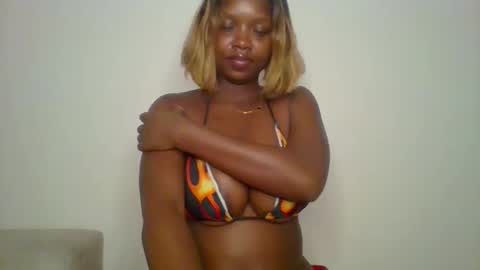 Snapshot of mini_barbie chatting on May 7, 2026, 11:21 pm STRAWBERRY online show from May 7, 2026, 11:21 pm