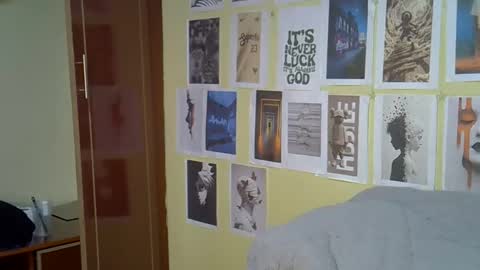 Snapshot of mini_karee chatting on March 9, 2026, 4:11 pm mini_karee online show from March 9, 2026, 4:11 pm