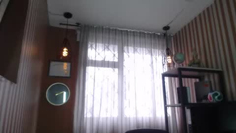 Snapshot of mini_rouse chatting on June 18, 2026, 5:39 pm Mini Rouse online show from June 18, 2026, 5:39 pm