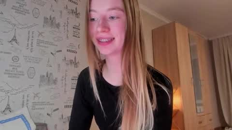 Snapshot of minidiva_ chatting on November 3, 2025, 7:26 pm Amelia online show from November 3, 2025, 7:26 pm