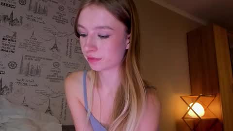 Snapshot of minidiva_ chatting on November 10, 2025, 8:52 pm Amelia online show from November 10, 2025, 8:52 pm