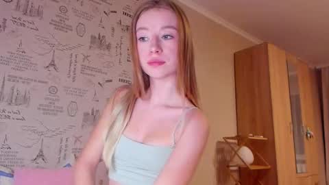 Snapshot of minidiva_ chatting on November 11, 2025, 8:31 pm Amelia online show from November 11, 2025, 8:31 pm