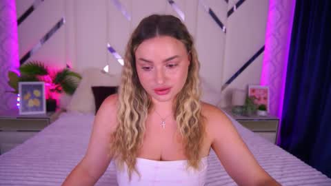 Snapshot of minifox_ chatting on September 22, 2025, 6:37 am minifox_ online show from September 22, 2025, 6:37 am