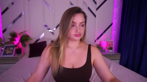 Snapshot of minifox_ chatting on October 17, 2025, 7:55 am minifox_ online show from October 17, 2025, 7:55 am