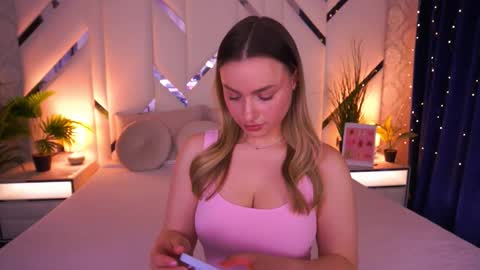 Snapshot of minifox_ chatting on February 24, 2026, 8:23 am minifox_ online show from February 24, 2026, 8:23 am